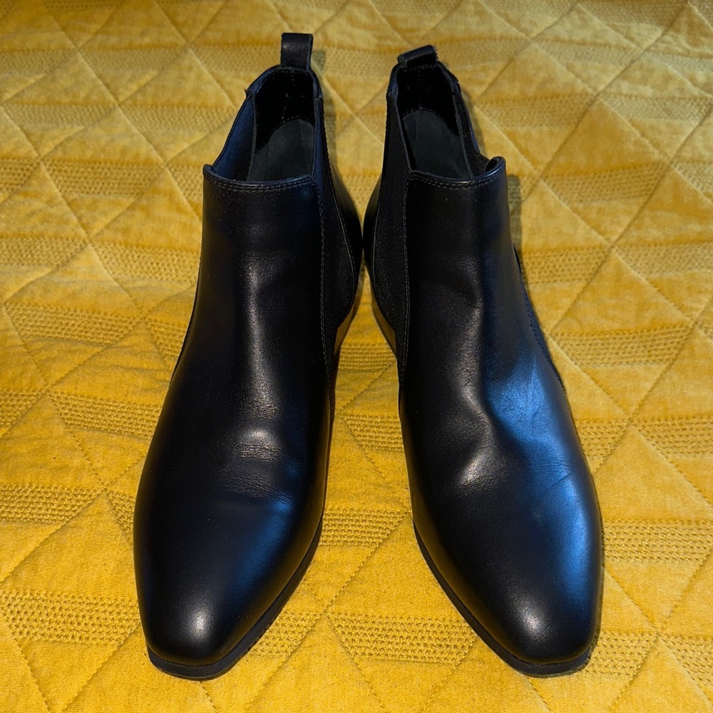 Aquatalia Women’s Booties with Elastic’s on Sides
